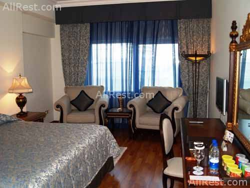 Dhow Palace Hotel 15